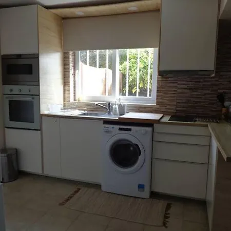 Apartamento Estudio Amplo Em Zona Muito Calma E Verdejante *